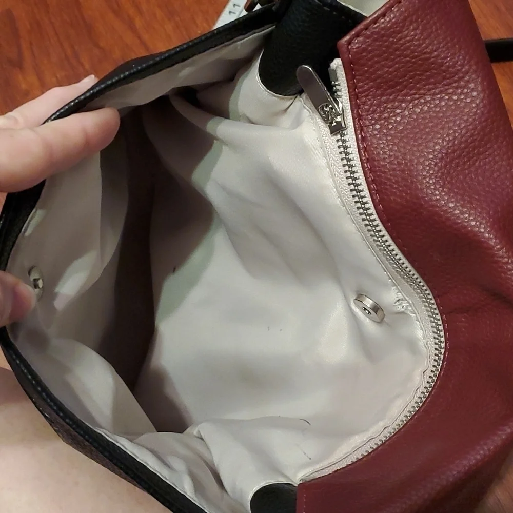 Thirty-one cross body purse bag -flaws Black Maroon